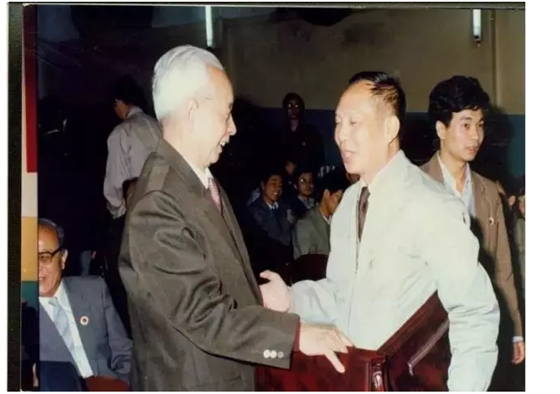 齒界鴻才—記中國百歲口腔醫(yī)師丁鴻才教授 齒界鴻才—記中國百歲口腔醫(yī)師丁鴻才教授