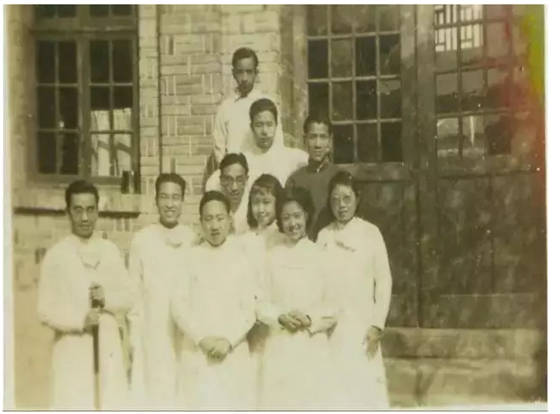 齒界鴻才—記中國百歲口腔醫(yī)師丁鴻才教授 齒界鴻才—記中國百歲口腔醫(yī)師丁鴻才教授