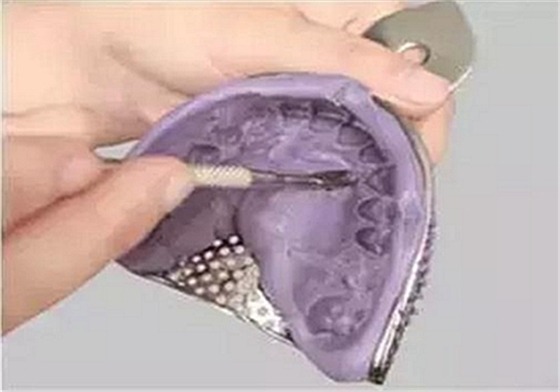 硅橡膠取模要注意的事！