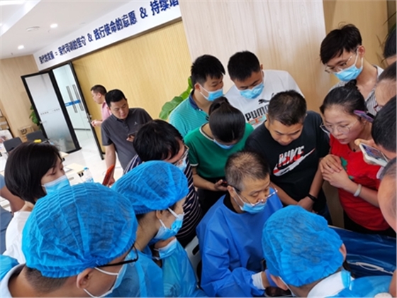 張東星老師南寧站微創(chuàng)拔牙實操課 宇森電動馬達助力 張東星老師南寧站微創(chuàng)拔牙實操課 宇森電動馬達助力