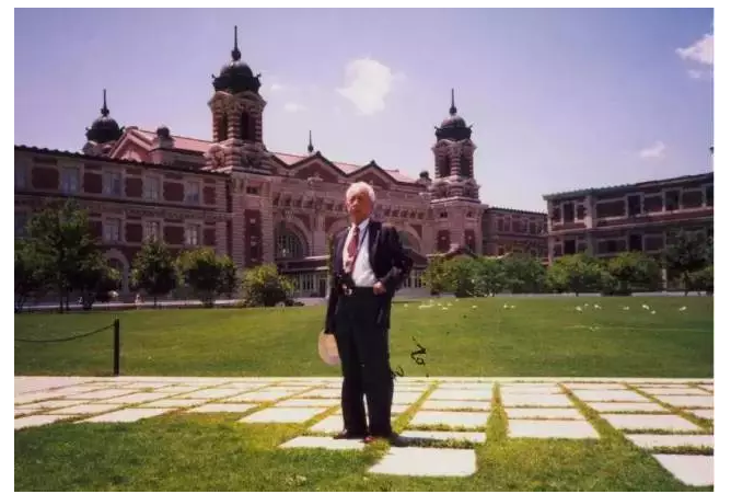 齒界鴻才—記中國(guó)百歲口腔醫(yī)師丁鴻才教授 齒界鴻才—記中國(guó)百歲口腔醫(yī)師丁鴻才教授