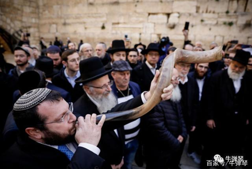 昨晚，大批民眾在哭墻為中國祈禱！