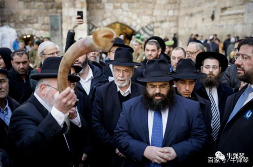 昨晚，大批民眾在哭墻為中國祈禱！