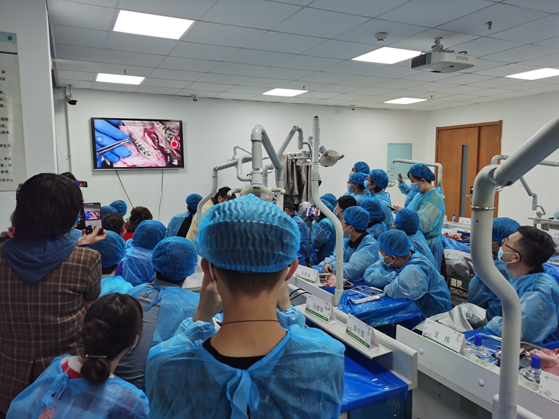 張東星老師蘭州微創(chuàng)拔牙課學(xué)員實(shí)操 張東星老師蘭州微創(chuàng)拔牙課學(xué)員實(shí)操