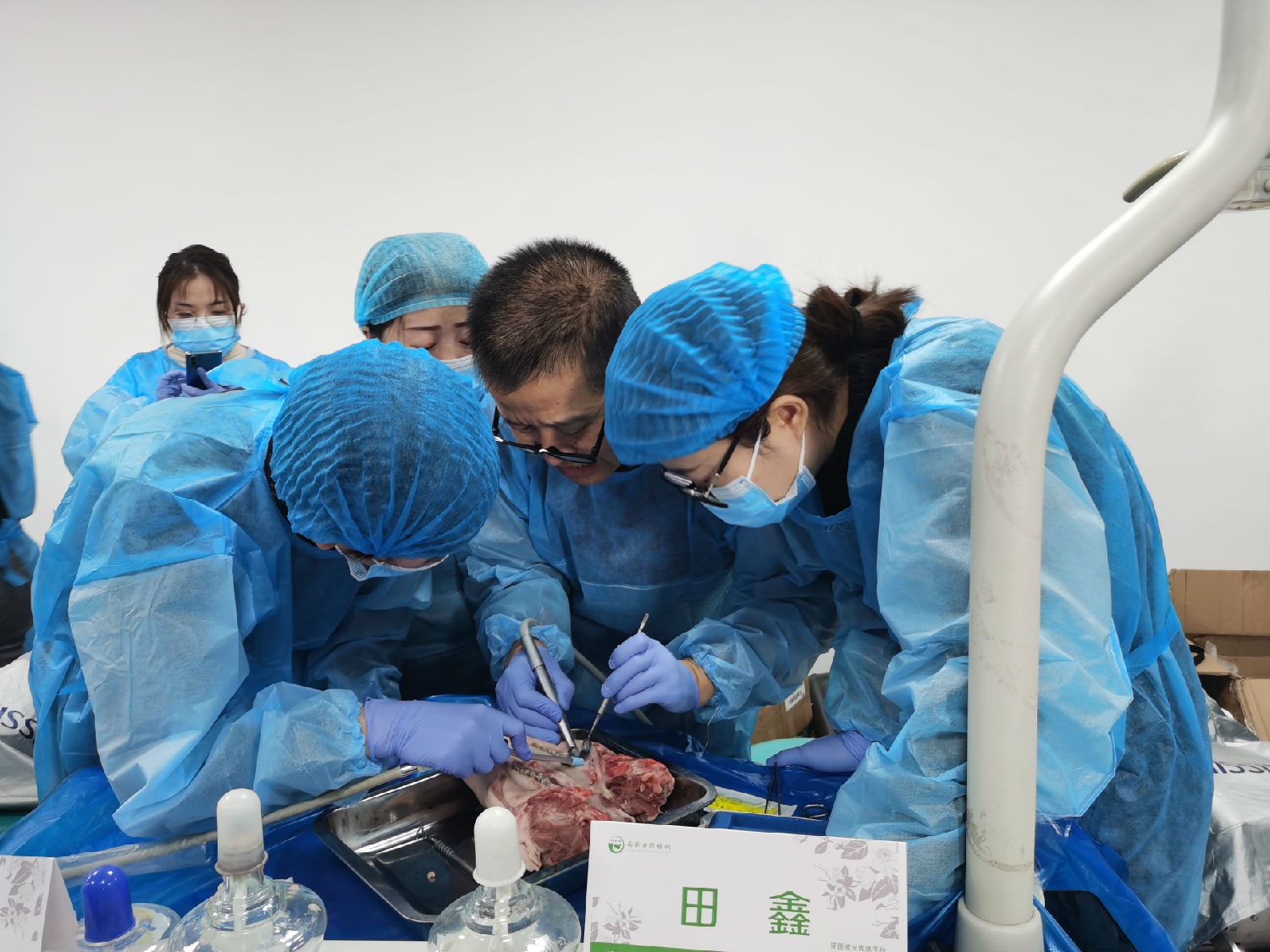 張東星老師蘭州微創(chuàng)拔牙課學(xué)員實(shí)操 張東星老師蘭州微創(chuàng)拔牙課學(xué)員實(shí)操