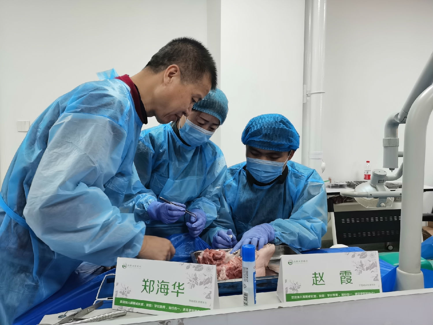 張東星老師蘭州微創(chuàng)拔牙課學(xué)員實(shí)操 張東星老師蘭州微創(chuàng)拔牙課學(xué)員實(shí)操